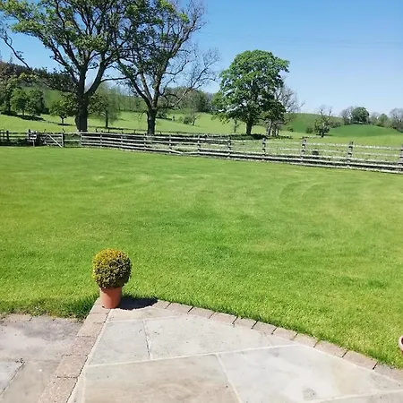 Green Grove Bed & Breakfast 4*