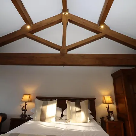 Green Grove Bed & Breakfast 4*