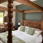 Grove Panzió 4*