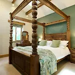 Grove Panzió 4*