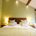 Grove Panzió 4*